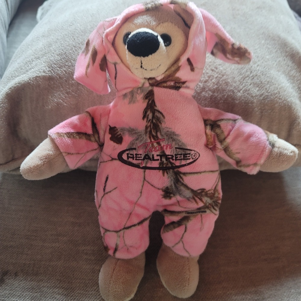 Bass Pro Shops CamoWild Pink Realtree Camo Plush Teddy Bear Team Realtree Logo